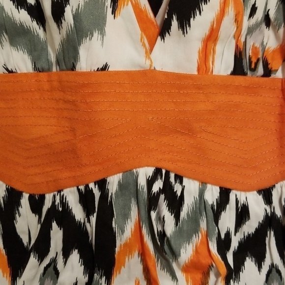 💕BEBE💕 Orange & Black Pattern Mini Dress - Picture 2 of 5